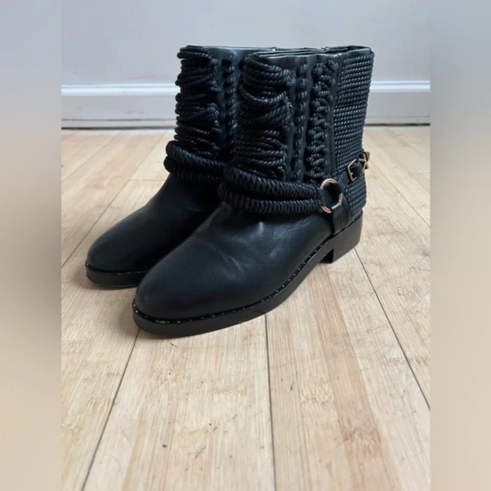 Ivy Kirzhner Bond Engineer Black Leather Rope Detail Mid Top Boots Size 7.5 Boho - Picture 2 of 10